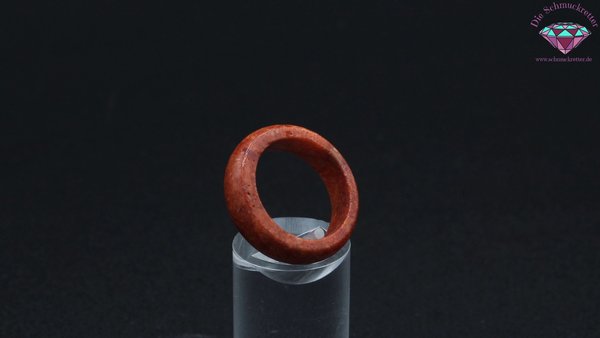 Schlichter Ring aus polierter Schaumkoralle, Gr. 56