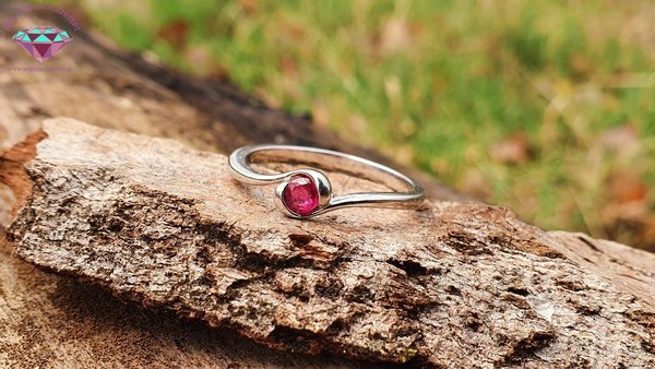 Juwelo: 925 Silber Ring mit pinkem Madagaskar-Rubin, Gr. 66